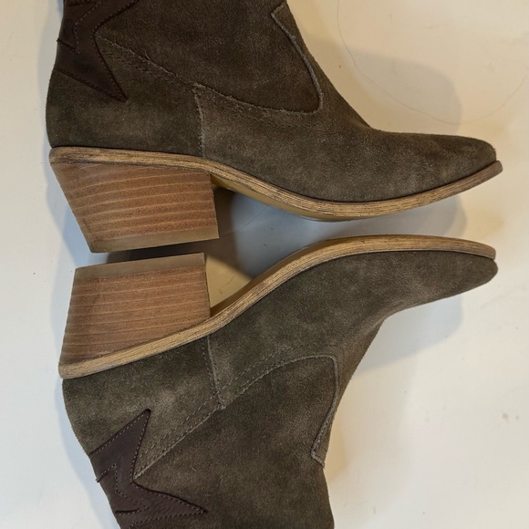 Steve Madden sage green Ankle Bootie with Suede Finish and stars S1.2 - Picture 8 of 14